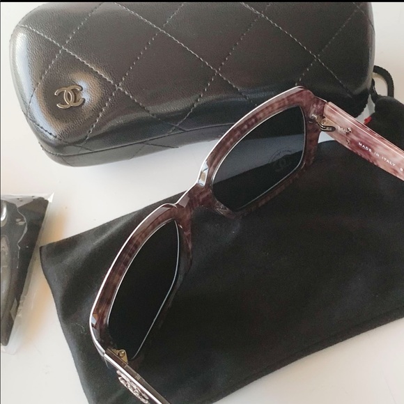 ‼️SOLD‼️CHANEL Sunglasses 5221 Black - Picture 7 of 12